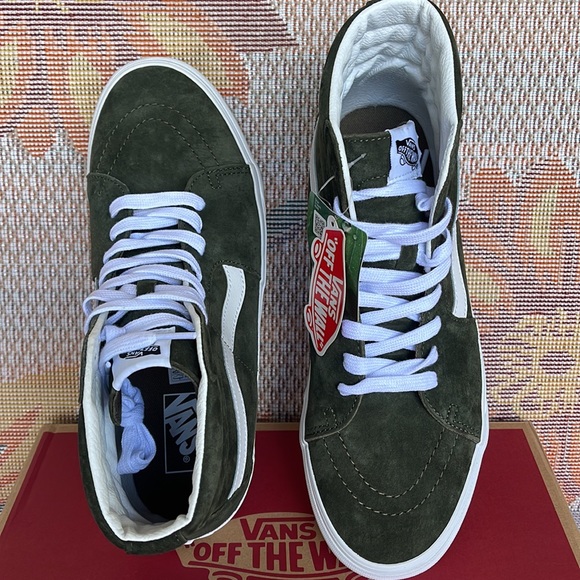 Vans WMNS Sk8-Hi
Pig Suede Grape Leaf
VN0A4BVT50K
Sneakers - Picture 13 of 16